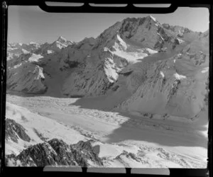 Mount Cook Region, Hochstetter Icefall on right and Ball Glacier