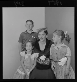 Mrs Walter Nye, of Idaho, United States of America, with her three children