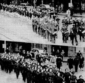 Evening Poet" Photo. '■ 1 The first parade of men's and women's voluntary f aids of the Wellington Red Cross Society, in front | of the Town Hall on Saturday afternoon. In the J march through the city they were led by the Fort | Dorset Band. § (Evening Post, 25 November 1940)