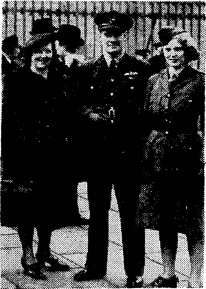 Outside the gates of Buckingham Palace. Wing Commander Alan Deere, D.S.C. and bar, with Mrs. G. Fenton and Miss Joan Fenton, after he had received his decoration at a recent investiture. (Evening Post, 13 January 1944)