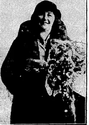 Wellington Btudlos Photo. ; MRS. AMY WOODWARD, a leading Wellington soprano, who; left yesterday by the Marama, en route to Melbourne. ;j (Evening Post, 11 September 1934)