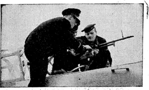 DUTCH PILOT £.ND CREW, one of many who have joined.. Britain's Eoyal Naval Air Service, examine the guns of a seaplane. (Rodney and Otamatea Times, Waitemata and Kaipara Gazette, 29 January 1941)