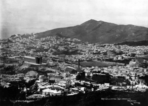 Brusewitz, Henry Elis Leopold, b ca 1855 :Overlooking Wellington city from Brooklyn