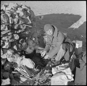 NZ truck driver cooking, 1st Libyan Campaign