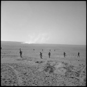 Members of the 2nd NZEF 6th New Zealand Infantry Brigade on manoeuvres in Egypt