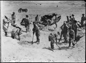 Troops excavating earth near Maadi, Egypt