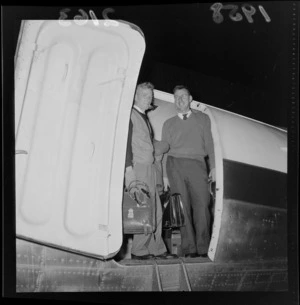 The crew of a Dakota aircraft which flew over Rongotai, Wellington