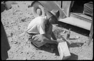 Lt Wallace using ice to cool drinking water, 1st Libyan Campaign