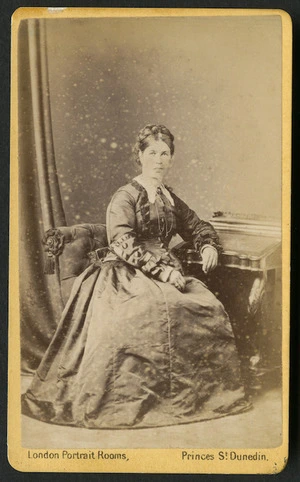 London Portrait Rooms (Dunedin) fl 1864-1875 :Portrait of unidentified woman