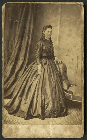 London Portrait Rooms (Dunedin) fl 1864-1875 :Portrait of unidentified woman