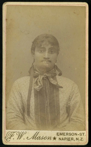 Mason, Frederick W, fl 1899-1915 :Portrait of unidentified Maori woman