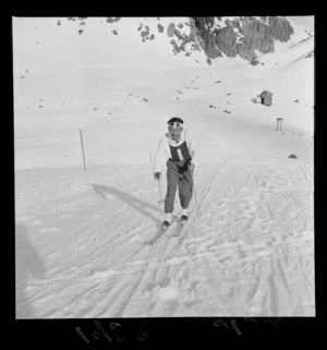 An unidentified skier at the New Zealand Ski Championship, Mt Ruapehu