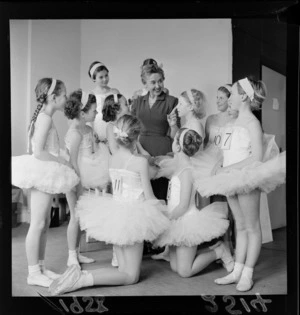 Ballet examiner Miss Enid Hall of Sydney with ballet students