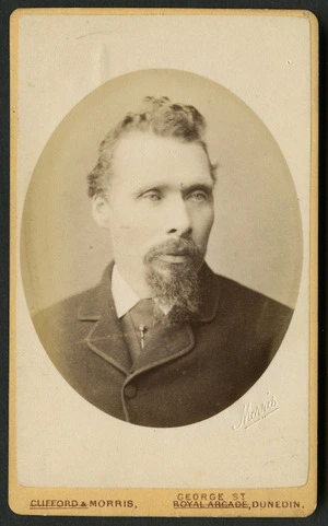 Morris (Dunedin) fl 1880-1889 :Portrait of unidentified man