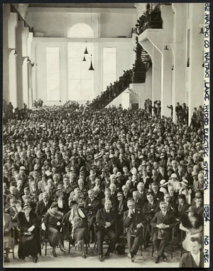 Creator unknown: Photograph of the crowd at the opening of the Waitaki hydro-electric works, Canterbury
