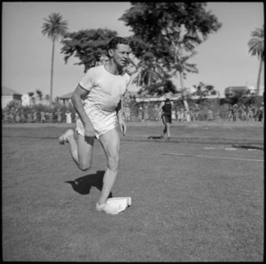Lt H Brainsby competing at 2 NZEF sports meeting at Prince Farouk Stadium, Cairo