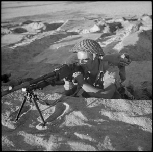 NZ soldier with bren gun on landing exercise, Egypt - Photograph taken by M D Elias