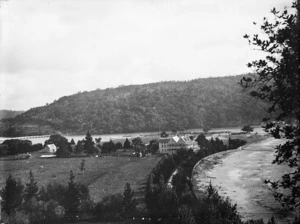 View of Waiwera, with the Waiwera Hotel on the right