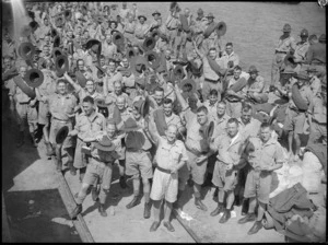 NZ troops ashore in Egypt on their arrival from NZ