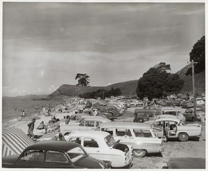 Holidaymakers and cars on Maretai Beach, Manukau City