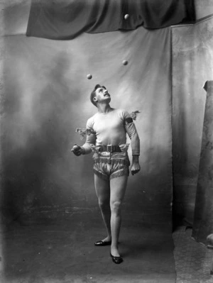 Paul Cinquevalli juggling