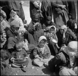 Crowd of Syrian women and children - Photograph taken by M D Elias