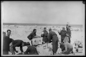 New Zealanders in the Western Desert receive Christmas parcels from NZ