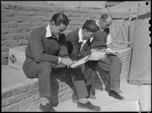 Patients reading in the sun at a NZ hospital in Egypt, World War II
