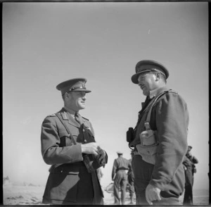 General Auchinleck talks with NZ GOC during manoeuvres after the Libyan Campaign, Egypt