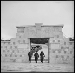 NZ soldiers at Jerusalem War Cemetery, World War II