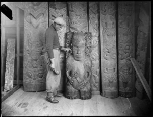 Pine Taiapa and Maori wood carvings