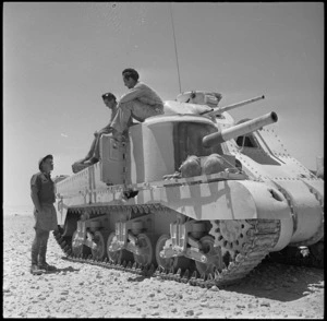 New Zealand soldier talking to crew of new American General Lee tank, El Alamein - Photograph taken by H Paton