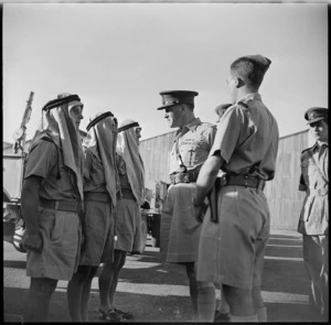 General Sir Claude Auchinleck talking to some New Zealanders in one of the LRDG patrols, Cairo