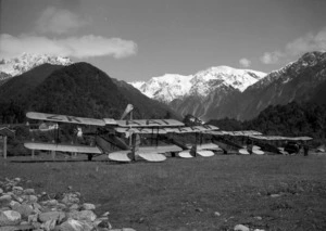 Five biplanes, Franz Josef Aerodrome