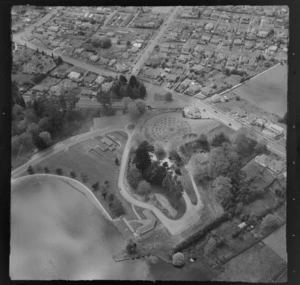 Hamilton, showing gardens, Lake Rotoroa and housing