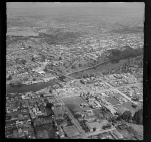 Hamilton, showing Waikato River and surrounding area