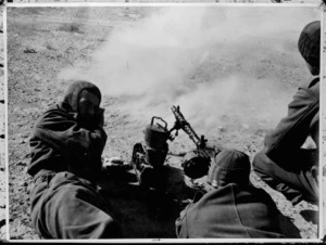 New Zealanders get the feel of a captured German Spandau machine gun, Libya