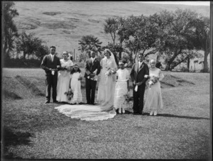 Wedding group on lawn, Hawke's Bay District