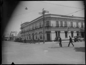 View of the Carlton Club Hotel, J A Donne proprietor, with men crossing the road in front, Hastings, Hawke's Bay District