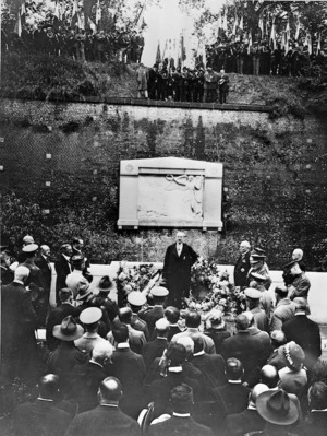Lord Milner speaking at the unveiling of the New Zealand monument, Le Quesnoy, France