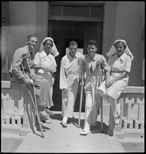 NZ soldiers and nursing sisters at 3 NZ General Hospital, Beirut, Lebanon - Photograph taken by M D Elias