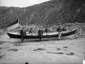 Pilot Holmes and crew at Worser Bay, Wellington