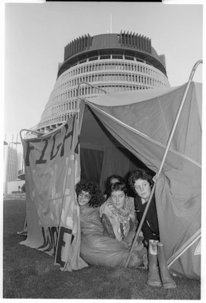 Women's vigil against violence outside Parliament - Photograph taken by Phil Reid