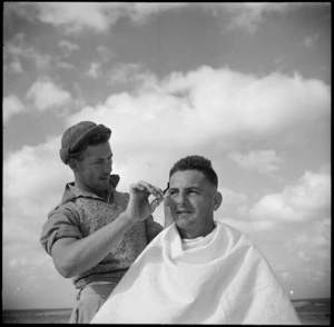Haircut in the Western Desert, World War II