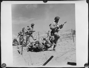 NZ troops give demonstration on wire assault course, Egypt, World War II