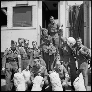 Group of NZ medical personnel after disembarkation from repatriation ship at Alexandria, World War II - Photograph taken by G R Bull