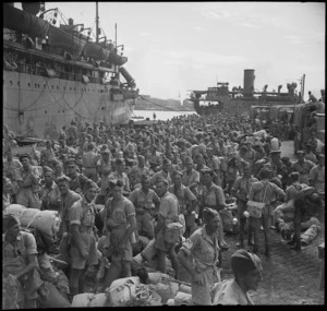 Troops of 2 NZ Division on wharf at Alexandria en route to Italy, World War II - Photograph taken by M D Elias