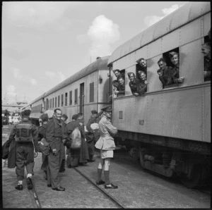 New Zealand repatriated prisoners of war entrained on Alexandria wharf for Maadi, World War II - Photograph taken by George Robert Bull