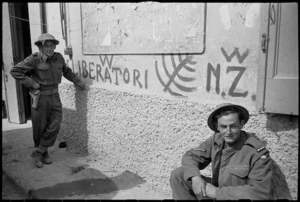 New Zealand Infantry in Villa Fontana, Italy, beside 'liberatori' message on wall, World War II - Photograph taken by George Kaye