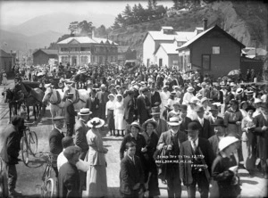 Nelson crowd gathered to farewell members of the 12th Reinforcement leaving for World War I